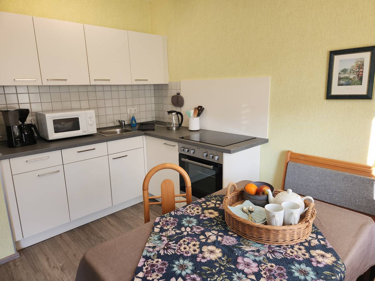 Ganze Wohnung, Ferienwohnung 'Scheurebe' mit privatem Balkon, Gemeinschaftsterrasse und Gemeinschaftsgarten in Iphofen, Fränkisches Weinland