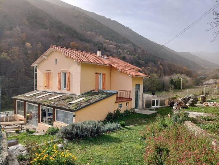 Location de vacances pour 8 personnes, avec Terrasse ainsi que Jardin et Vue à Mosset