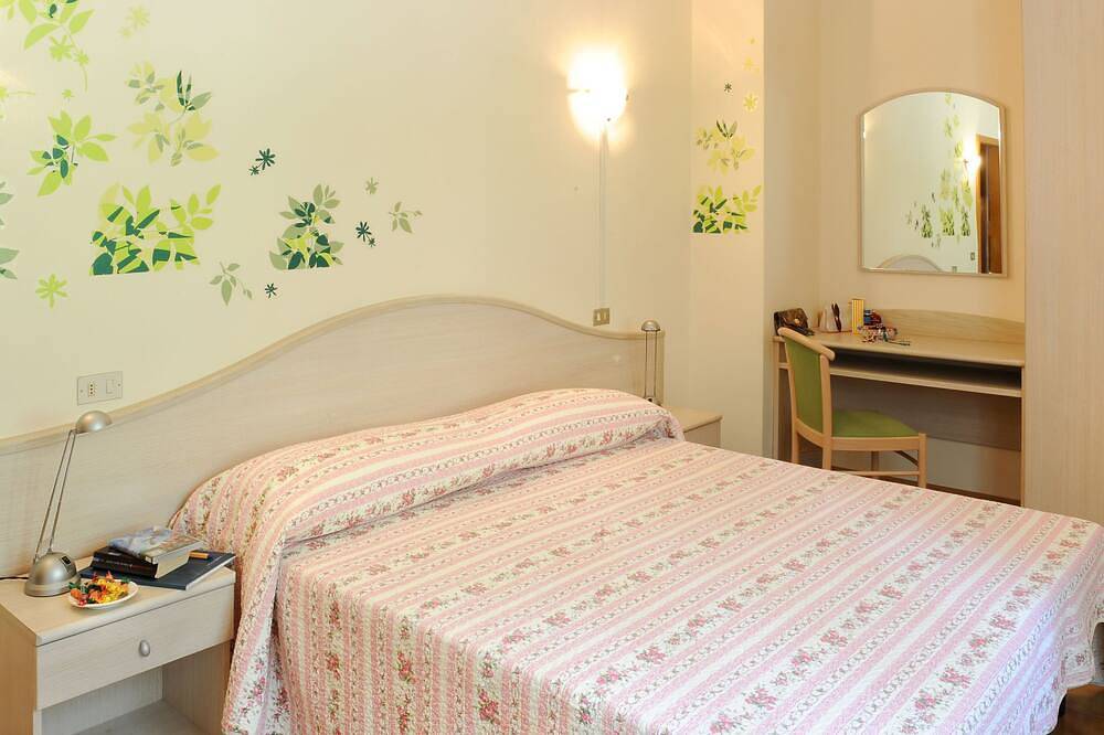 Ganze Wohnung, Casa Rosa in Spiaggia Val di Sogno a Malcesine (Malcesine), Malcesine