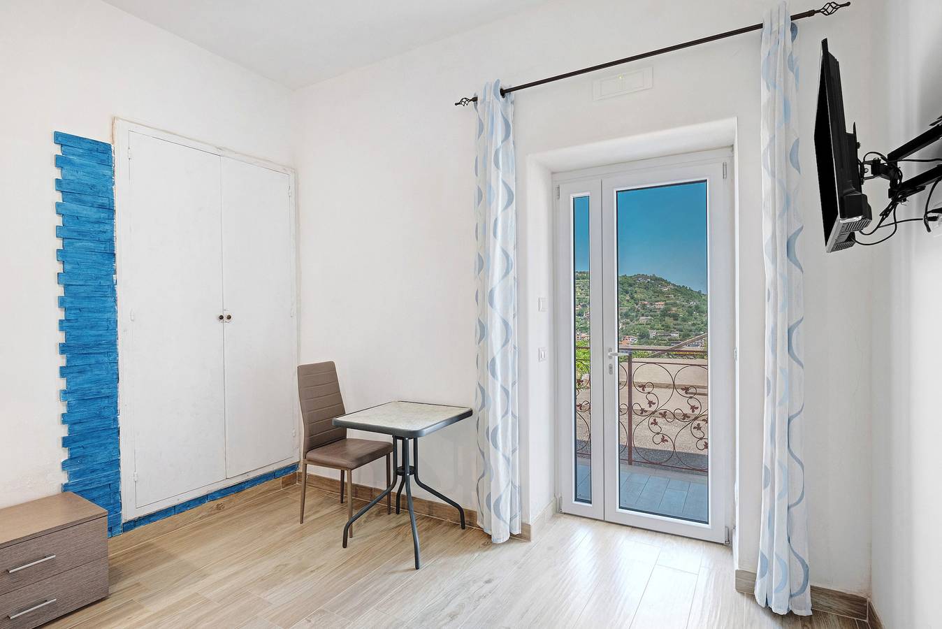 Chambre 'Camera Amalfi Con Vista Montagna' avec vue sur montagne, Wi-Fi et climatisation in Pimonte, Monti Lattari