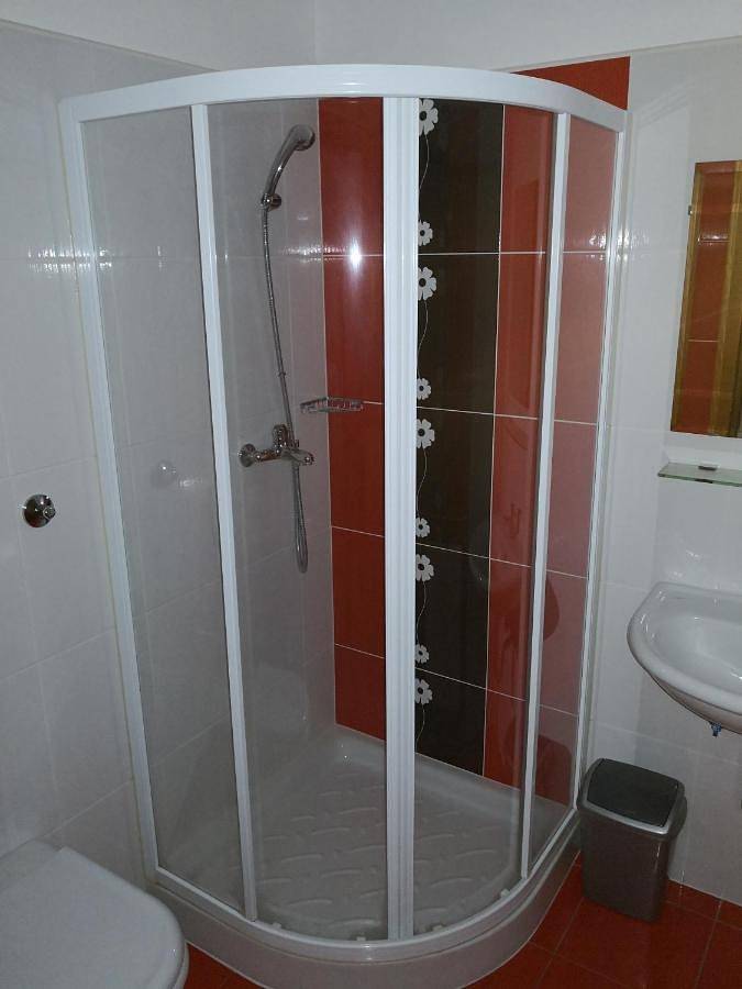 Gostilna pri Dragici, gostilna s prenočišči, d.o.o. in Zizan, Slowenien