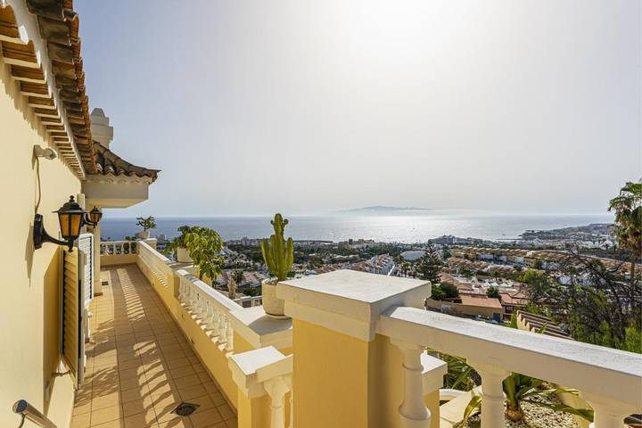 Villa für 12 Personen, mit Pool und Whirlpool sowie Balkon in Adeje - 2