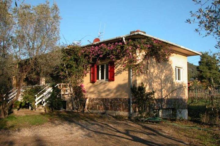Appartamento per 5 persone, con giardino e balcone, con animali domestici in Lacona