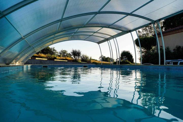 Gîte pour 2 personnes, avec Terrasse ainsi que Jardin et Piscine dans Missècle