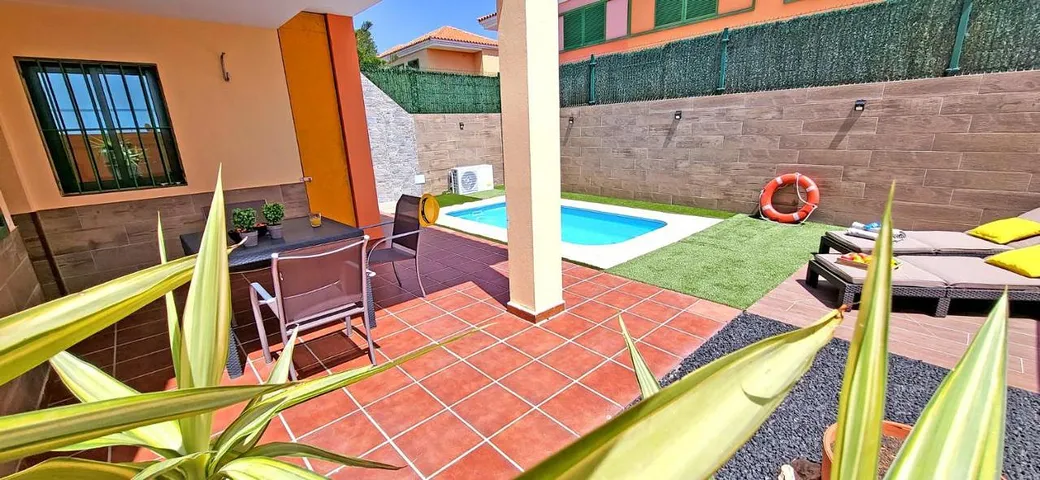 Apartamento de vacaciones para 6 personas, con jardín además de vistas y piscina - 1