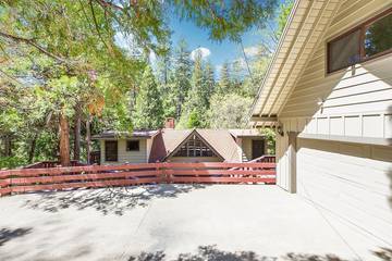 Log Cabin for 15 Guests in Lake Arrowhead, San Bernardino County, Picture 1