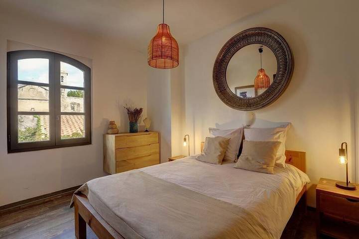 Appartement entier, Appartement lumineux dans immeuble historique, pour une escapade in Arles, Côte méditerranéenne (France)