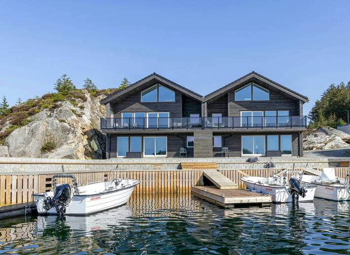 Moderne Fischerhütte mit Meerblick auf Kalvaneset in Austevoll