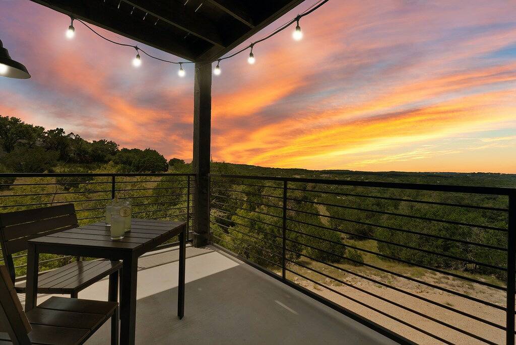 Modern Hill Country Farmhouse - Amazing Views!!! in Dripping Springs, Hays County