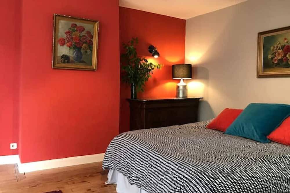 Grand and traditional French country house, set in a stunning wooded landscape in Ambrières-les-Vallées, Parc naturel régional Normandie-Maine