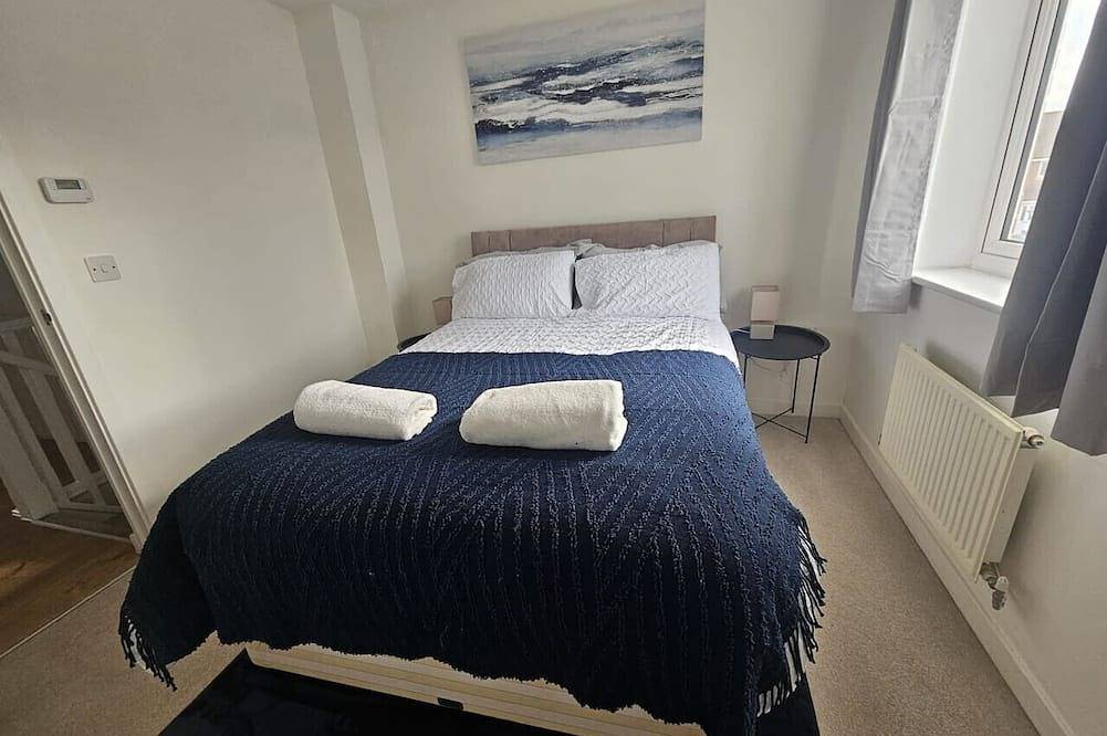 Homington House Long Stays Discount Free Parking in Swindon, North Wessex Downs