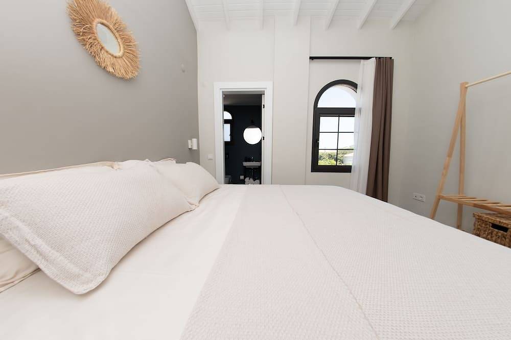 Villa Lia 1, Relaxing Design, Private pool, 350mt to the Sea in Cesme, Provinz Izmir
