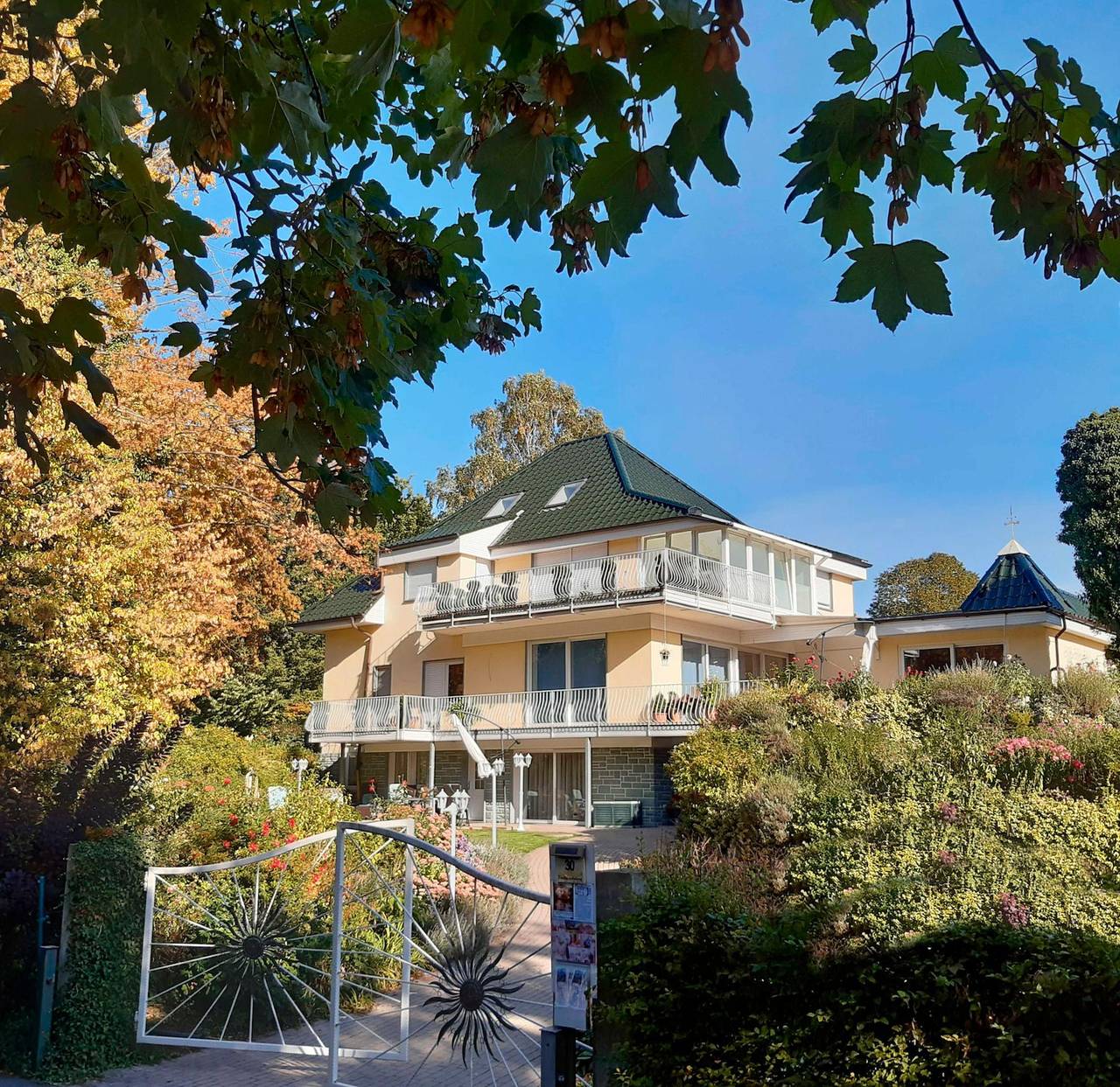 Parkvilla Bad Sassendorf - Ferienwohnung mit 3 Schlafzimmern und großem Garten mit Blick auf Kurpark in Bad Sassendorf, Kreis Soest