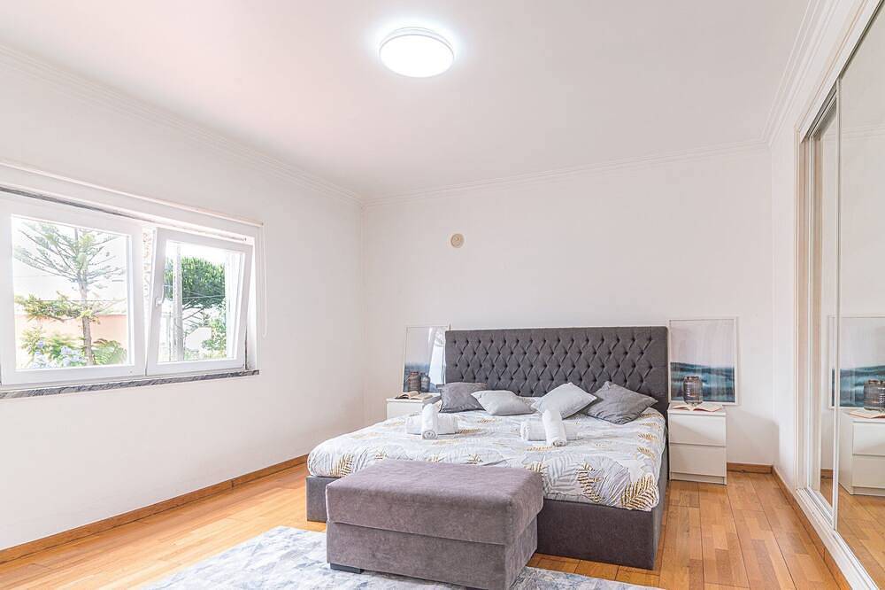 Lovely Aroeira Villa | 3 Bedrooms | Villa Martha | Pleasant Pool Area | Great for Families in Corroios, Halbinsel von Setúbal