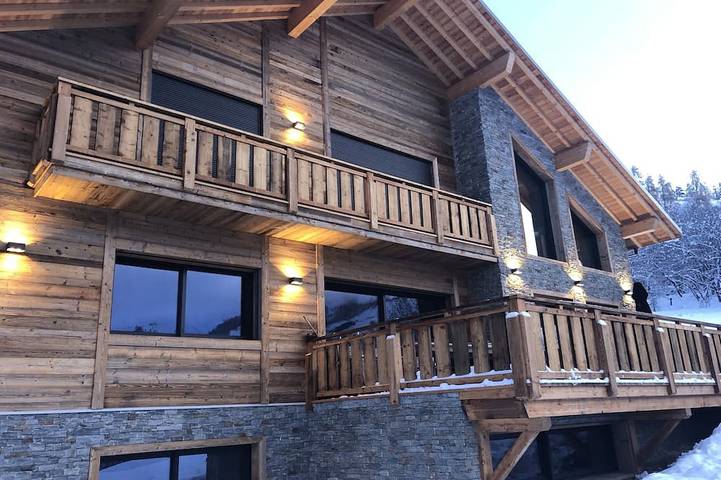 Chalet pour 14 personnes, avec jacuzzi ainsi que jardin et terrasse à Allos