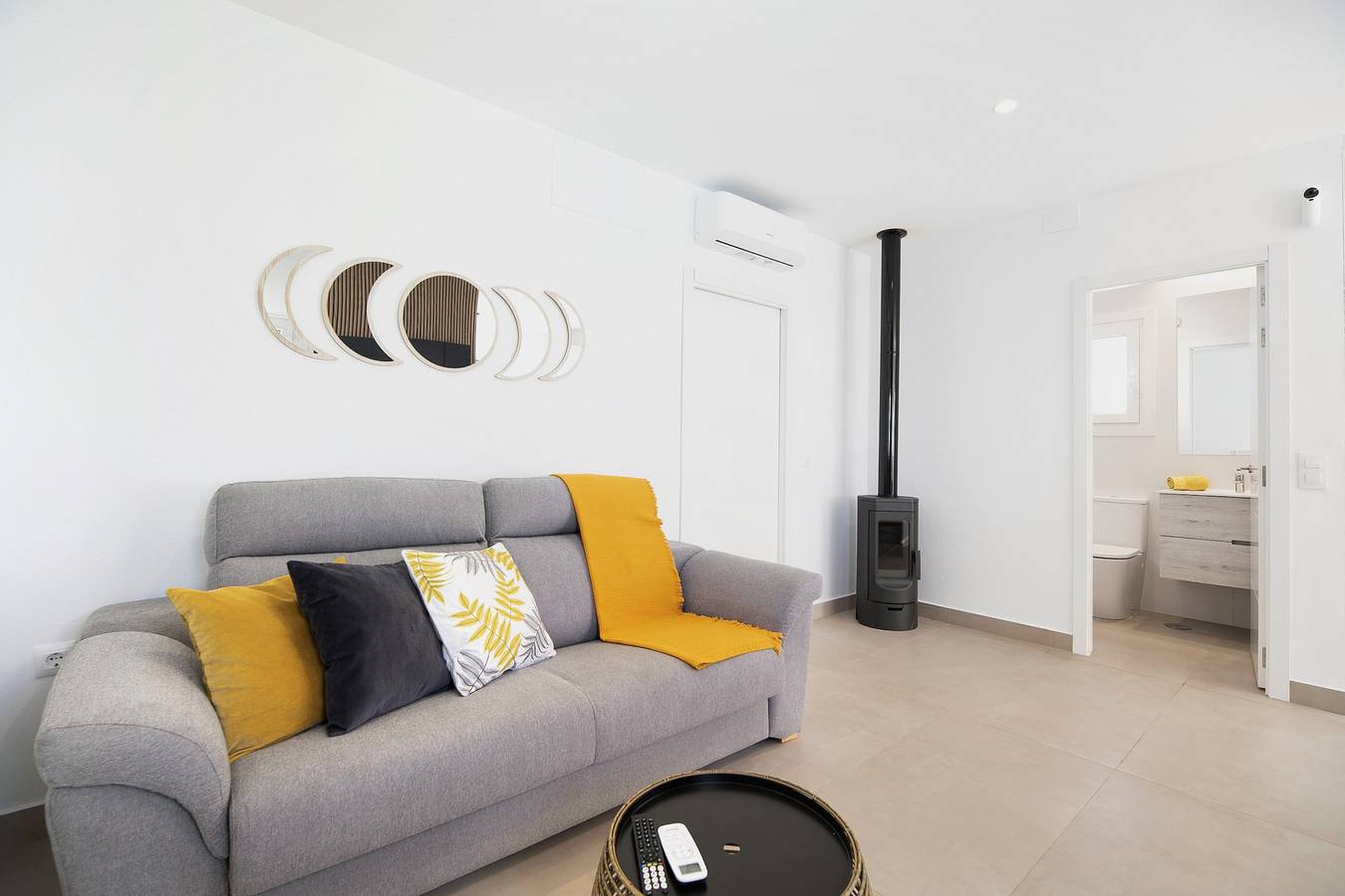 Casita Meraki 3 con piscina interior climatizada, jardín, terraza y Wi-Fi in Playa La Barrosa, Chiclana de la Frontera