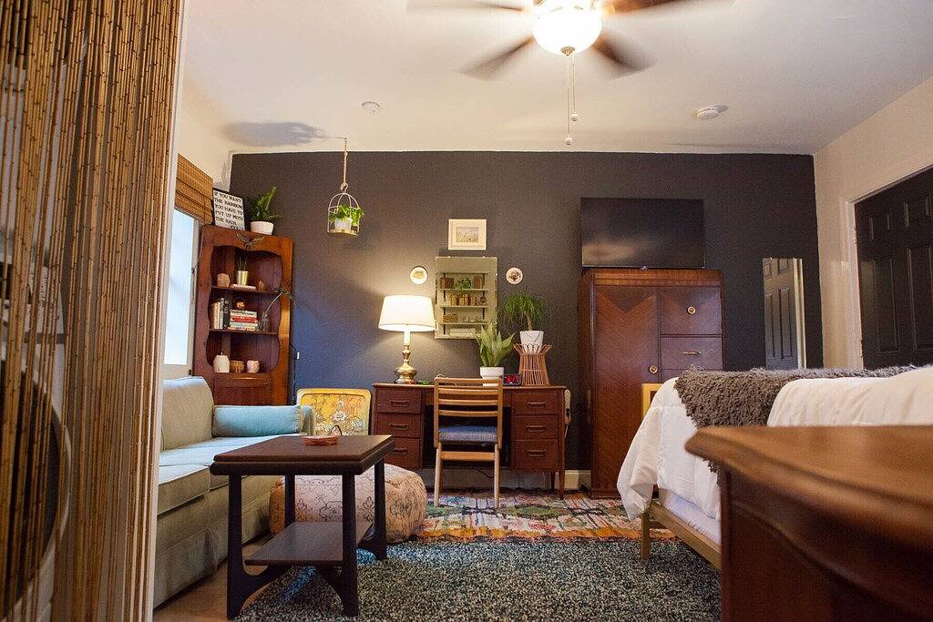 The Little Pink Guest Suite in Tampa, Tampa Bay