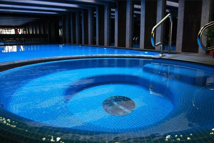 Appartement voor 5 personen, with whirlpool and sauna as well as tuin and zwembad in Boedapest