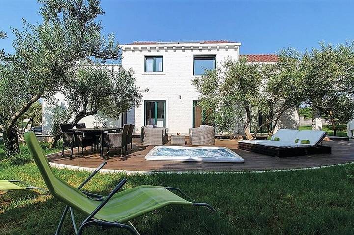 Ferienhaus für 4 Personen, mit Garten und Balkon sowie Whirlpool - 1