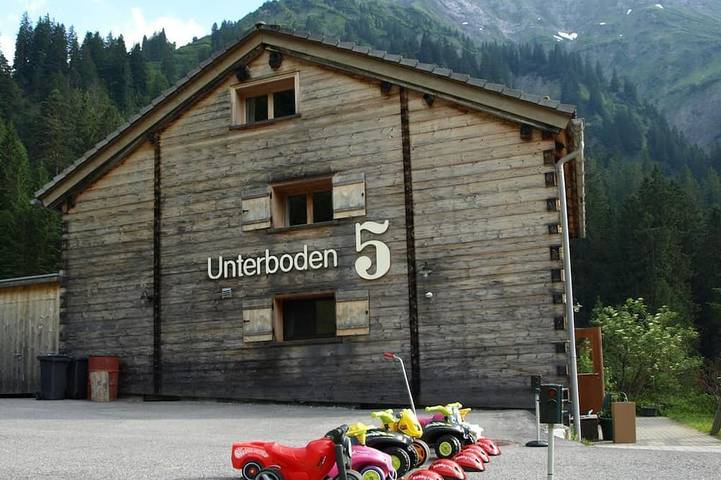 Hütte für 16 Personen, mit Garten und Sauna sowie Whirlpool und Balkon in Schröcken