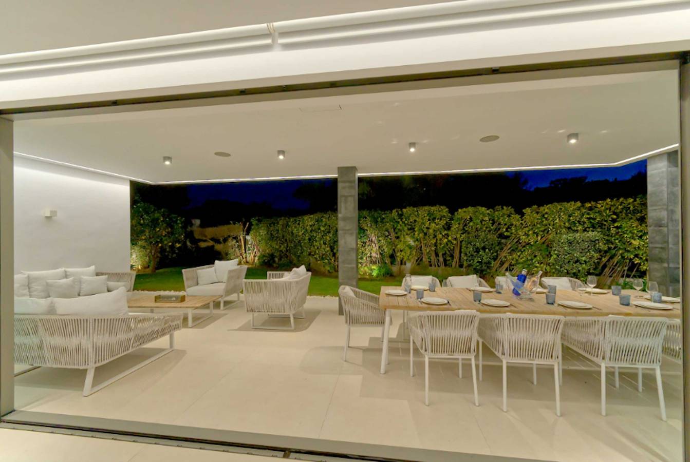 Contemporary & Very Spacious Villa Puerto Banus in Medina Gardens, Marbella