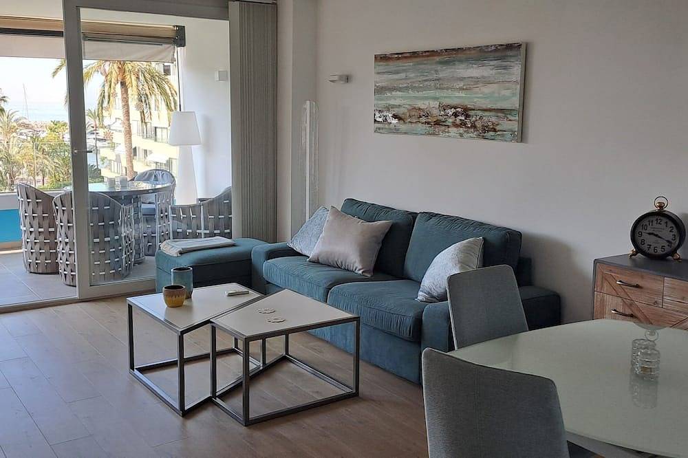 Ganze Wohnung, Sehr gepflegte Wohnung - Meerblick, direkter Zugang z.Hafen -trop. Garten m.Pool in Portals Nous, Calvià