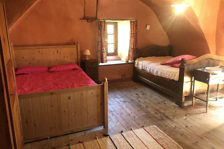 Gîte pour 3 personnes, avec jacuzzi et jardin, animaux acceptés à Saint-Julien-Chapteuil - 2