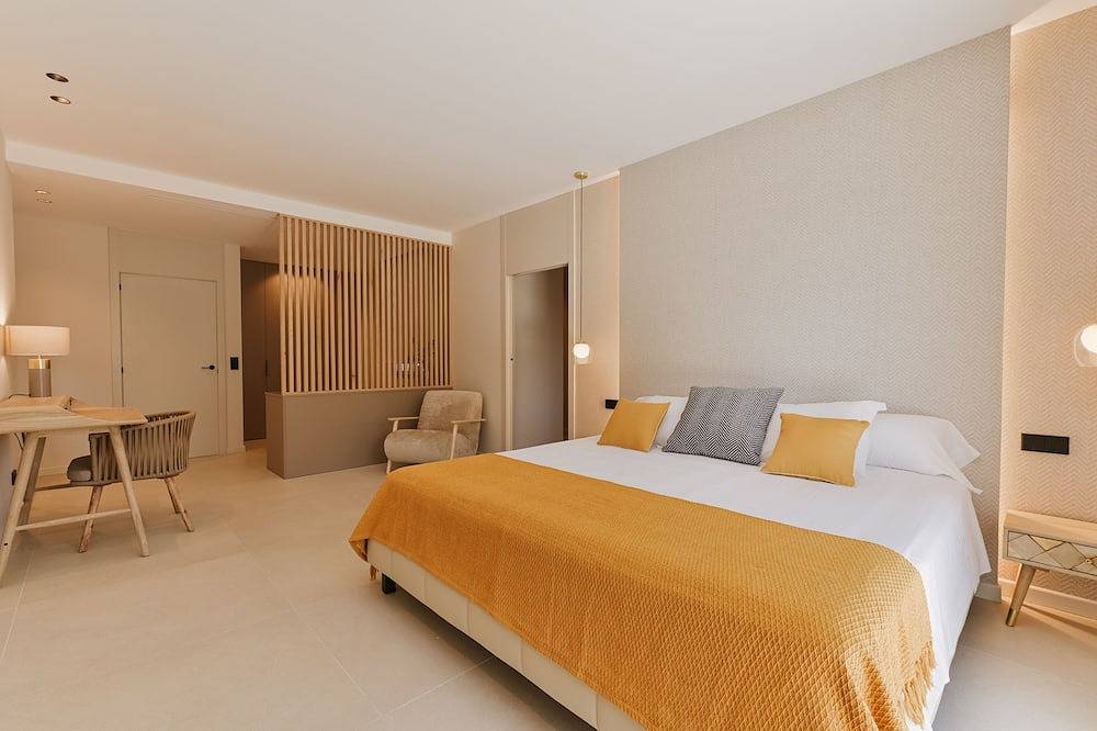 Luxury Villa. Heated pool. Sea & Mountain views in Cas Catala, Calvià