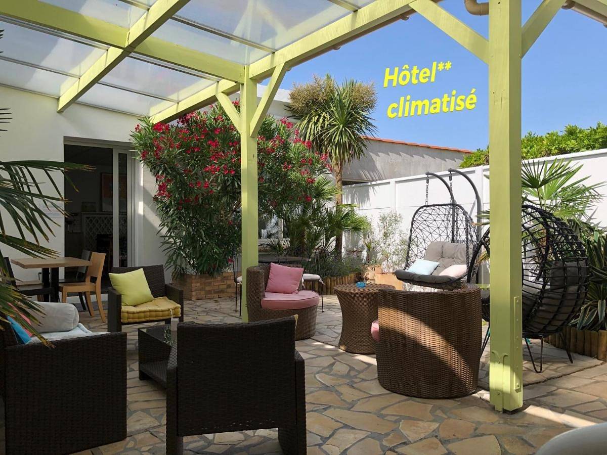 Economy Double Room in Royan, Côte de Beauté