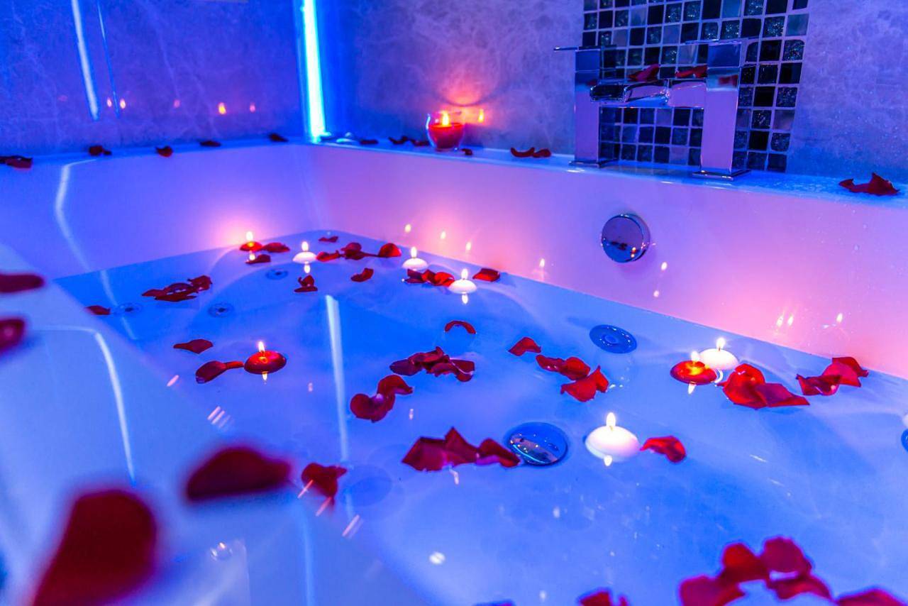 Entire apartment, Velmora Suites in Huddersfield, West Yorkshire