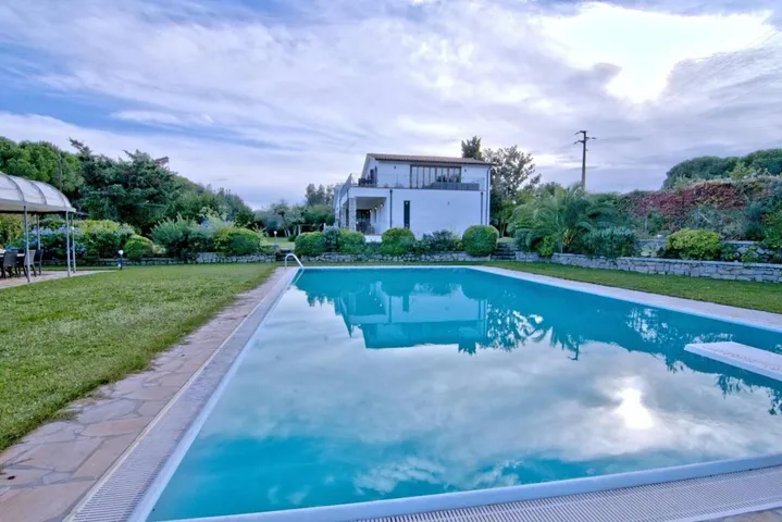 Villa per 10 persone, con sauna e piscina nonché giardino e idromassaggio, con animali domestici - 1