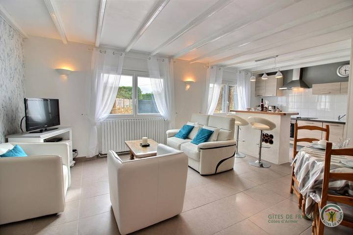 Gîte pour 4 personnes, avec vue ainsi que terrasse et jardin à Lannion - 2