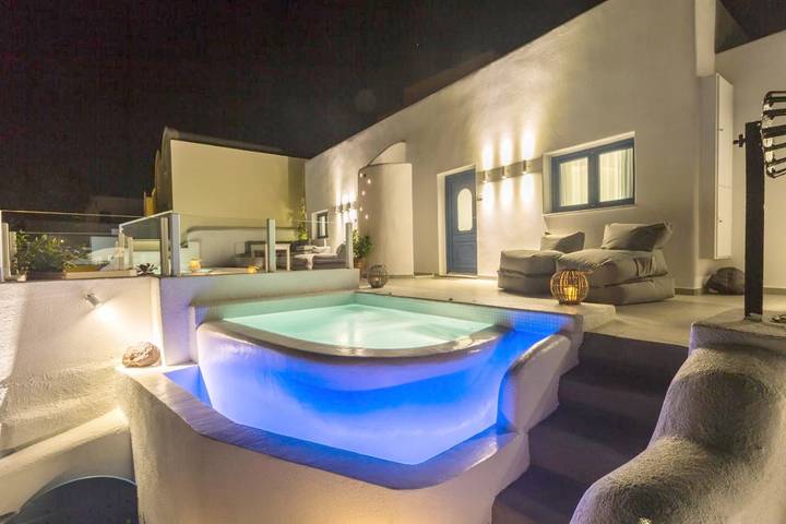 Apartment for 2 people, with Balcony and Terrace as well as Hot tub and Pool in Thera