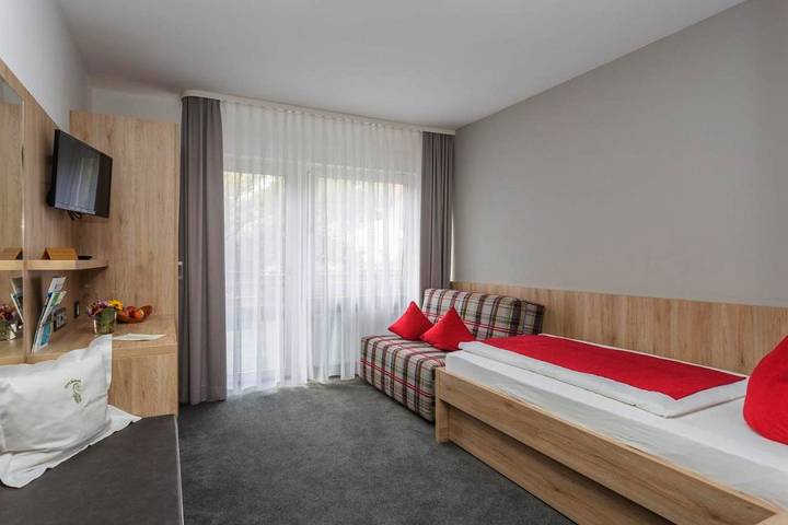 Hotel, mit Terrasse in Bad Ditzenbach - 3