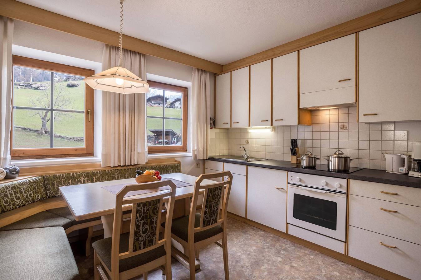 Ganze Wohnung, Ferienwohnung "Edelweiß" mit Bergblick, Wlan, Balkon & Garten in San Giacomo, Ahrntal