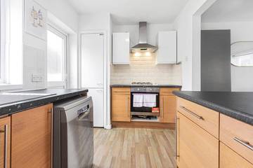 Vacation Rental for 8 Guests in Hounslow, London, Picture 2