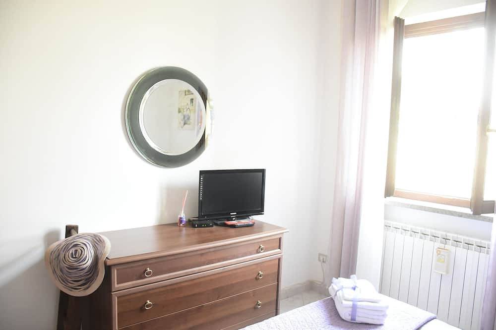 Ganze Wohnung, Apartment with parking 5 minutes from the Terme dei Papi in Viterbo in Vitorchiano, Viterbo Provinz
