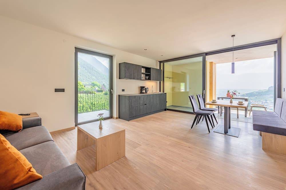 Ganze Wohnung, Moderne Ferienwohnung mit Solepool, Hot Whirlpool, Panorama am Algunder Waalweg in Oberplars, Algund
