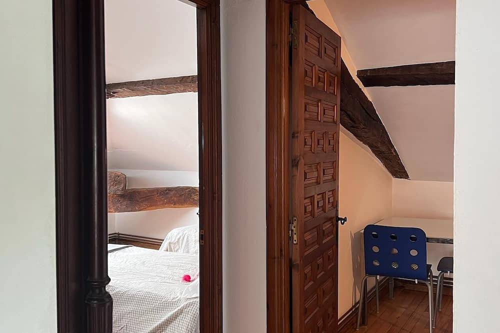 Impressive 18th century farmhouse from Montañes. in Entrambasaguas, Cantabrian Coast