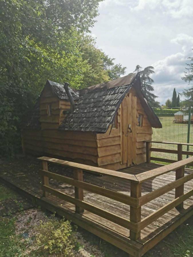 Location de vacances pour 3 personnes, avec Terrasse ainsi que Jardin et Piscine à Verteillac - 2