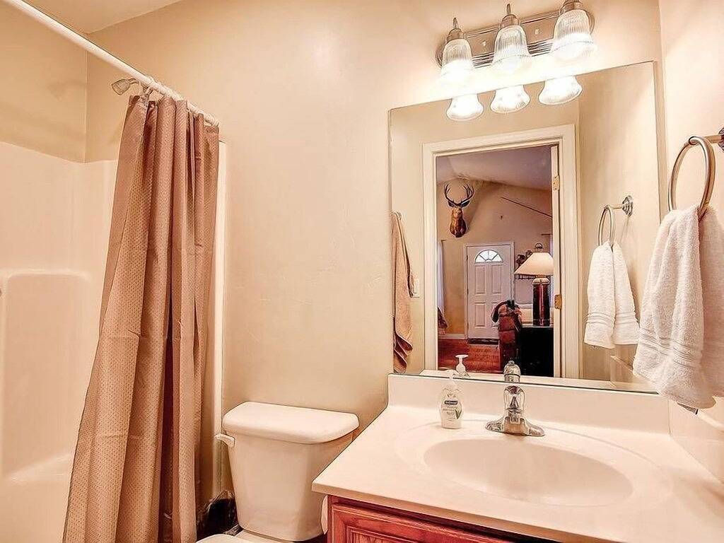 Eine gemütliche Hütte im Wald - offenes Konzept mit Kamin und allen Annehmlichkeiten in Oak Creek Canyon