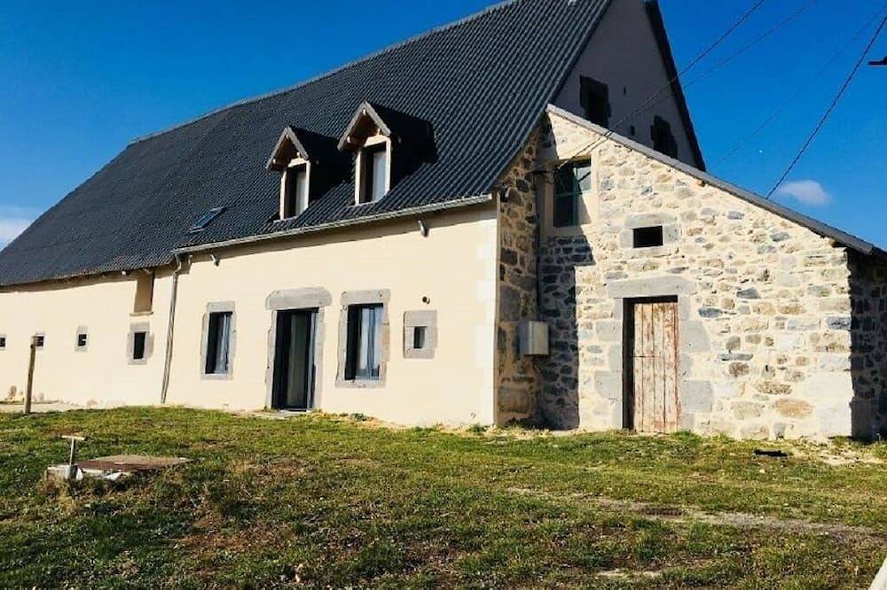 Detached house la pave in Saint-Donat, Volcans d'Auvergne Regional Nature Park
