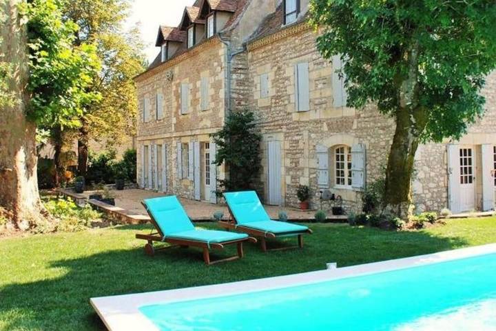 Location de vacances pour 12 personnes, avec Terrasse ainsi que Jardin et Piscine à Le Fleix