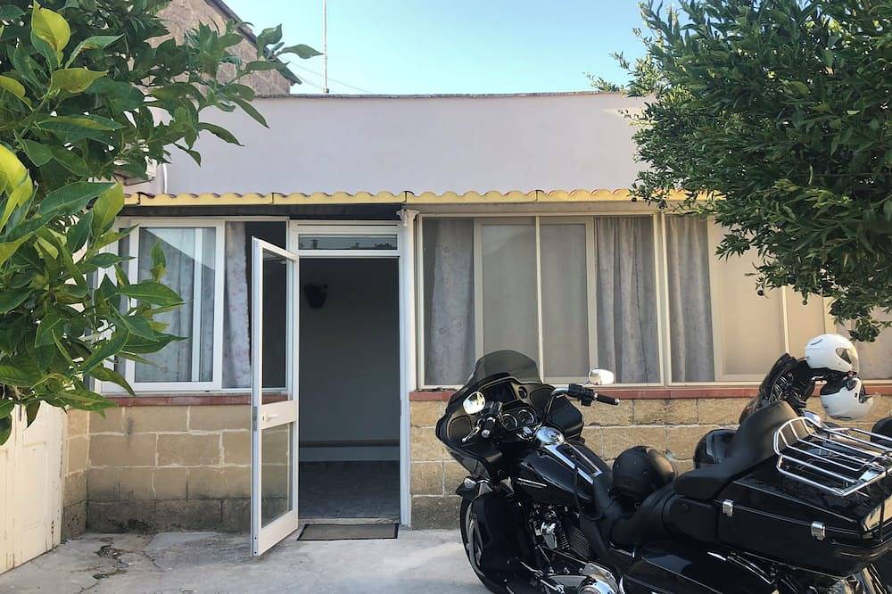 72020 Tuturano Guest House in Brindisi, Salento