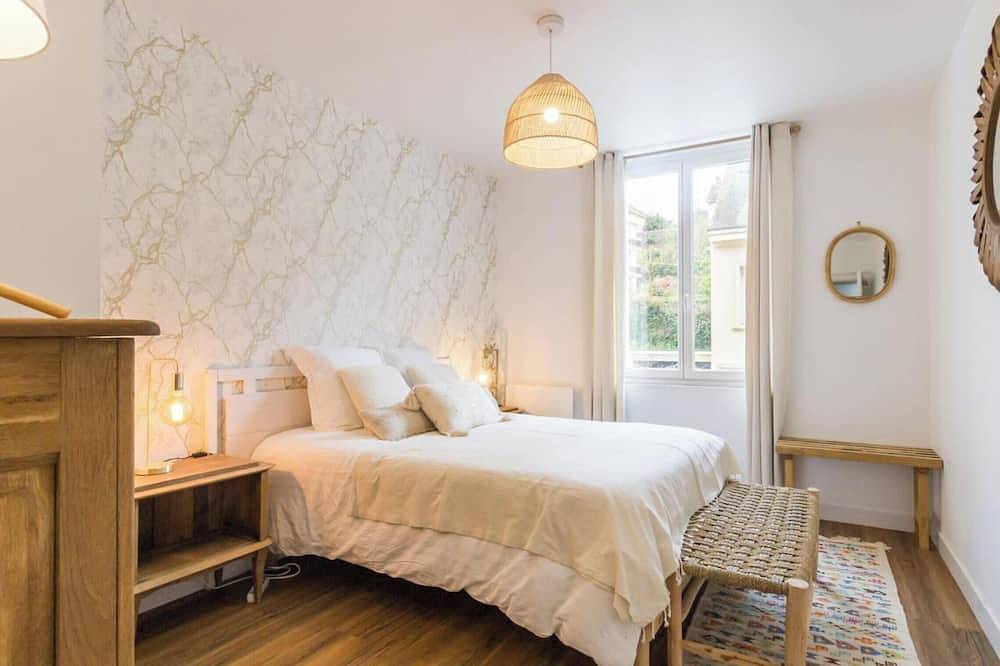 Entire apartment, Spacious apartment, historic city center - 4 guests in Saint-Lô, Saint-Lô region