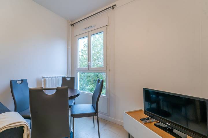 Apartamento entero, Apartamento de vacaciones para 3 personas con jardín in Stains, Sena-Saint Denis