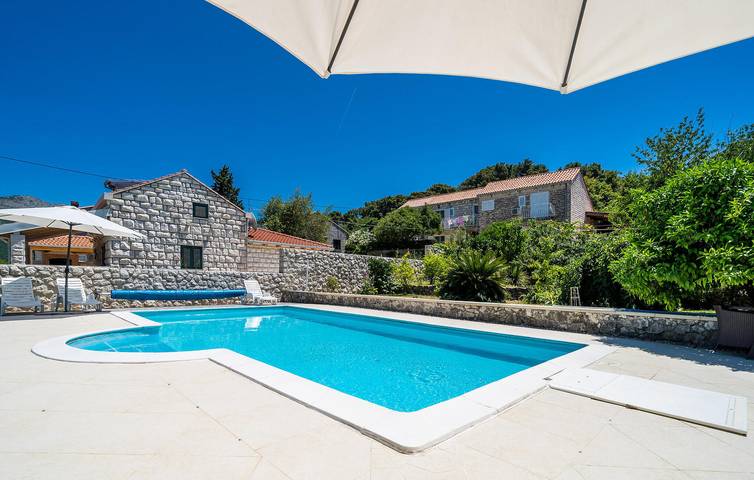 Ganze Ferienwohnung, Gemütliches Apartment mit Pool und Terrasse, 1,5 km zum Strand in Zaton, Grad Dubrovnik