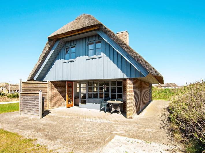 Ferieudlejning for 7 personer, med Terrasse og Have i Vedersø Klit