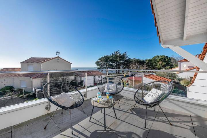 Location de vacances pour 4 personnes, avec terrasse et jardin dans Plage de la Sennetière