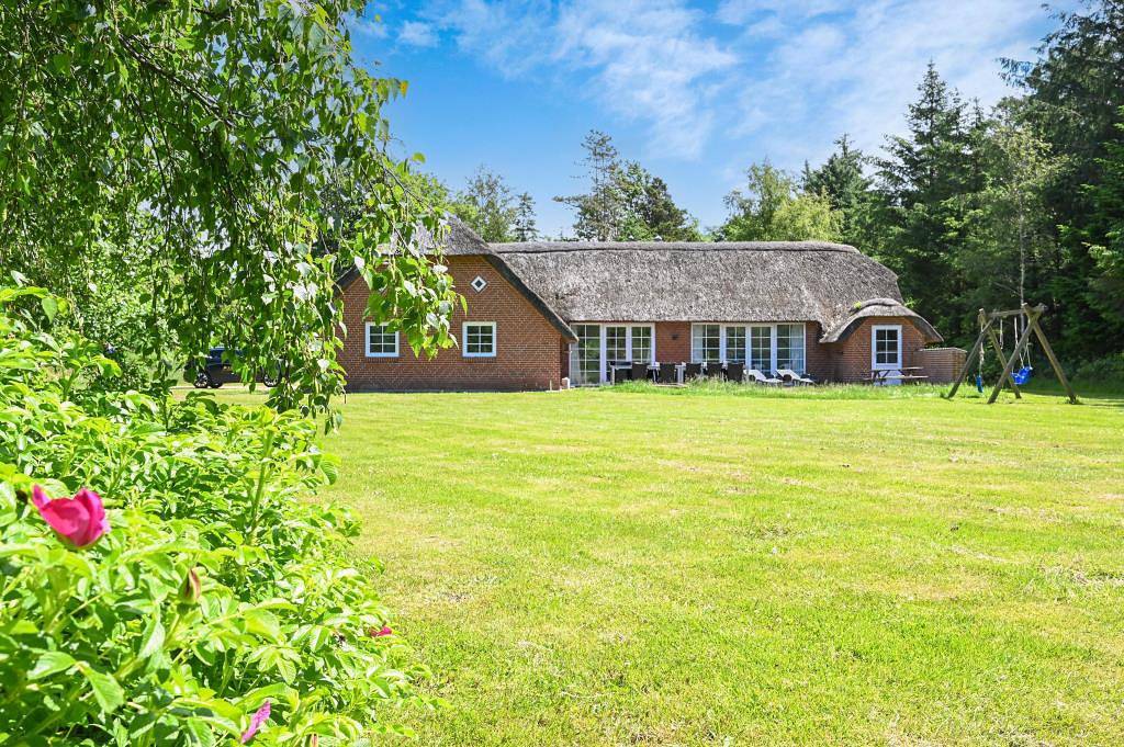Holiday home with Spa, pool & sauna by the North Sea in Vester Husby, Husby